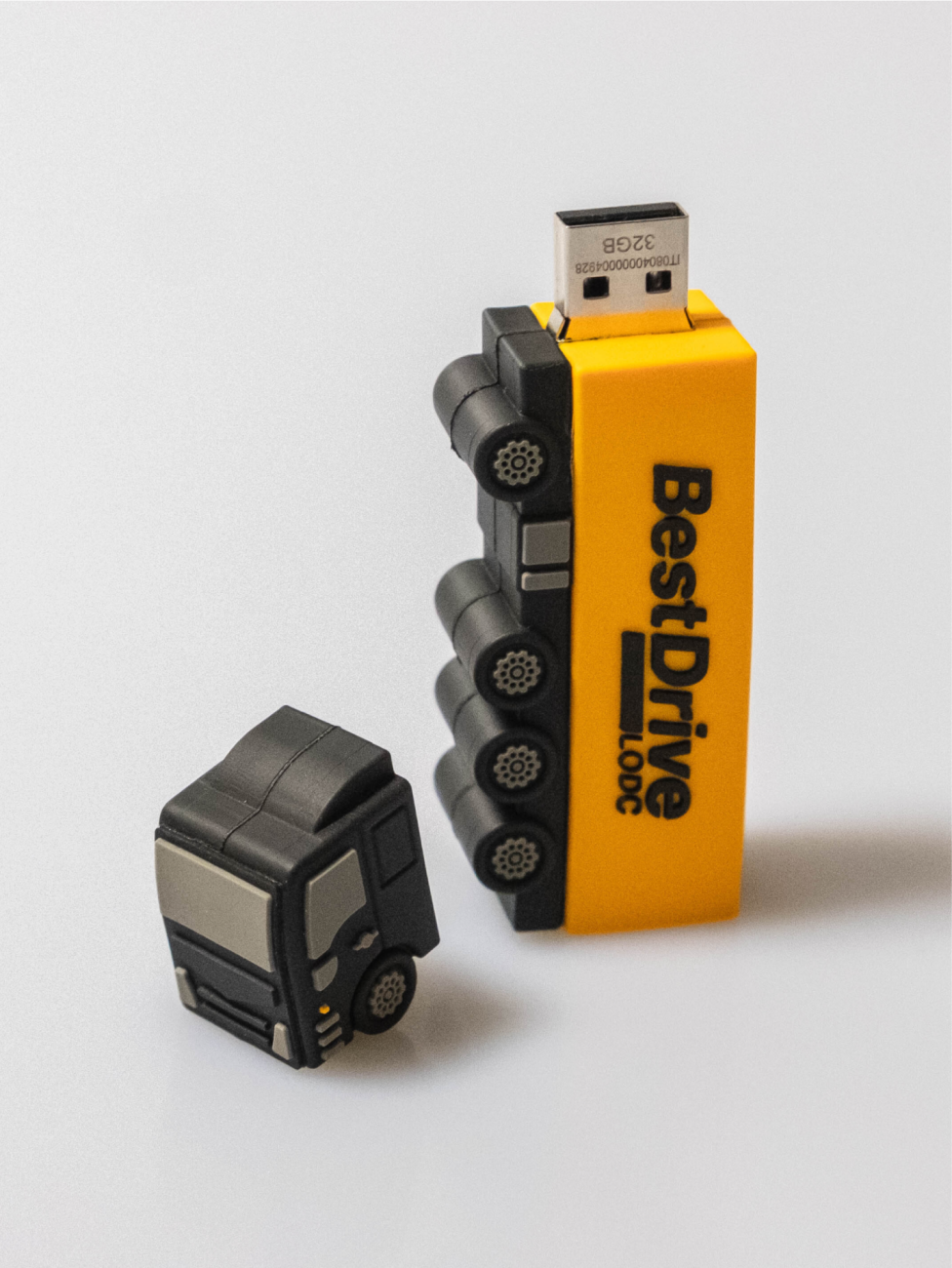 USB flash disk ve vlastním 3D tvaru
