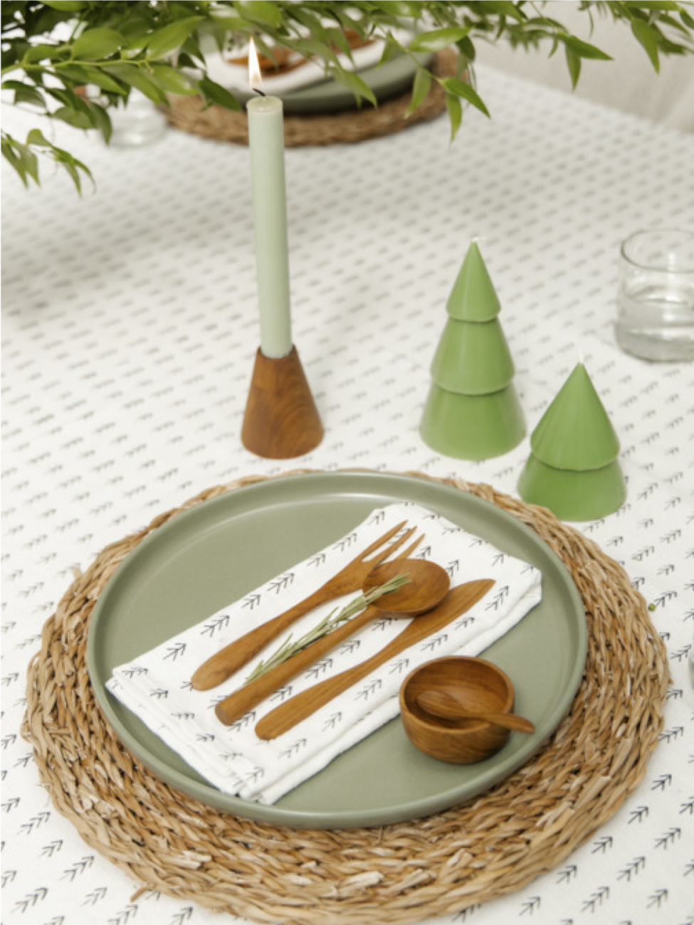 Svíčka ve tvaru stromku s vůní matcha