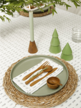 Svíčka ve tvaru stromku s vůní matcha